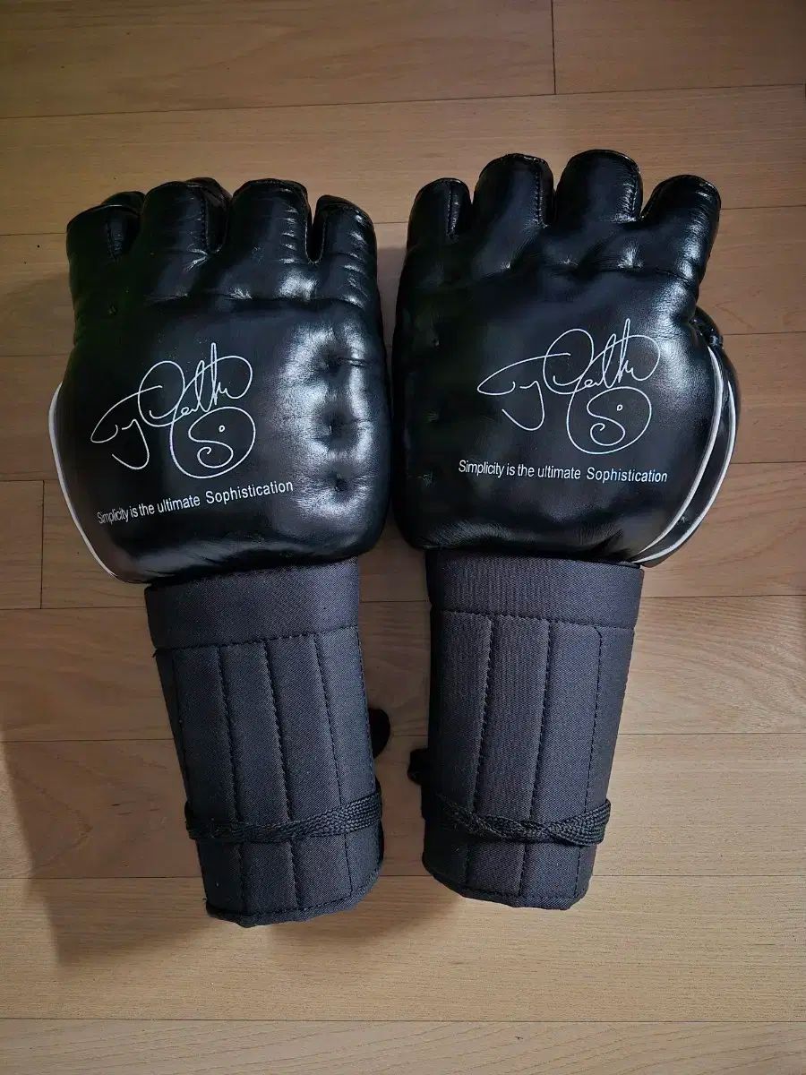 トミー カルザース 截拳道グローブ