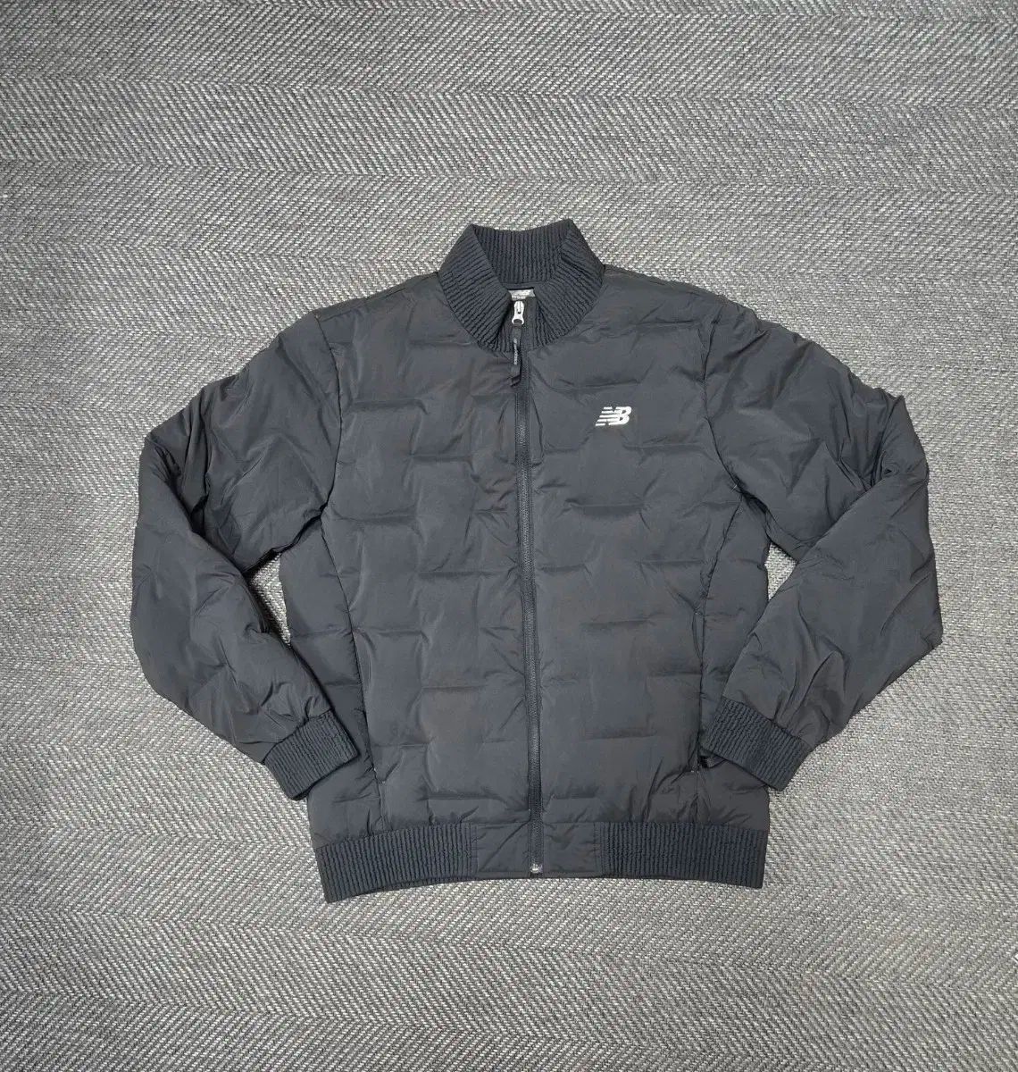 ニューバランス 24ss ブラック ダウンジャケット 軽量ダウン