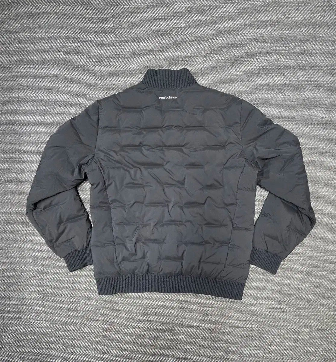 ニューバランス 24ss ブラック ダウンジャケット 軽量ダウン