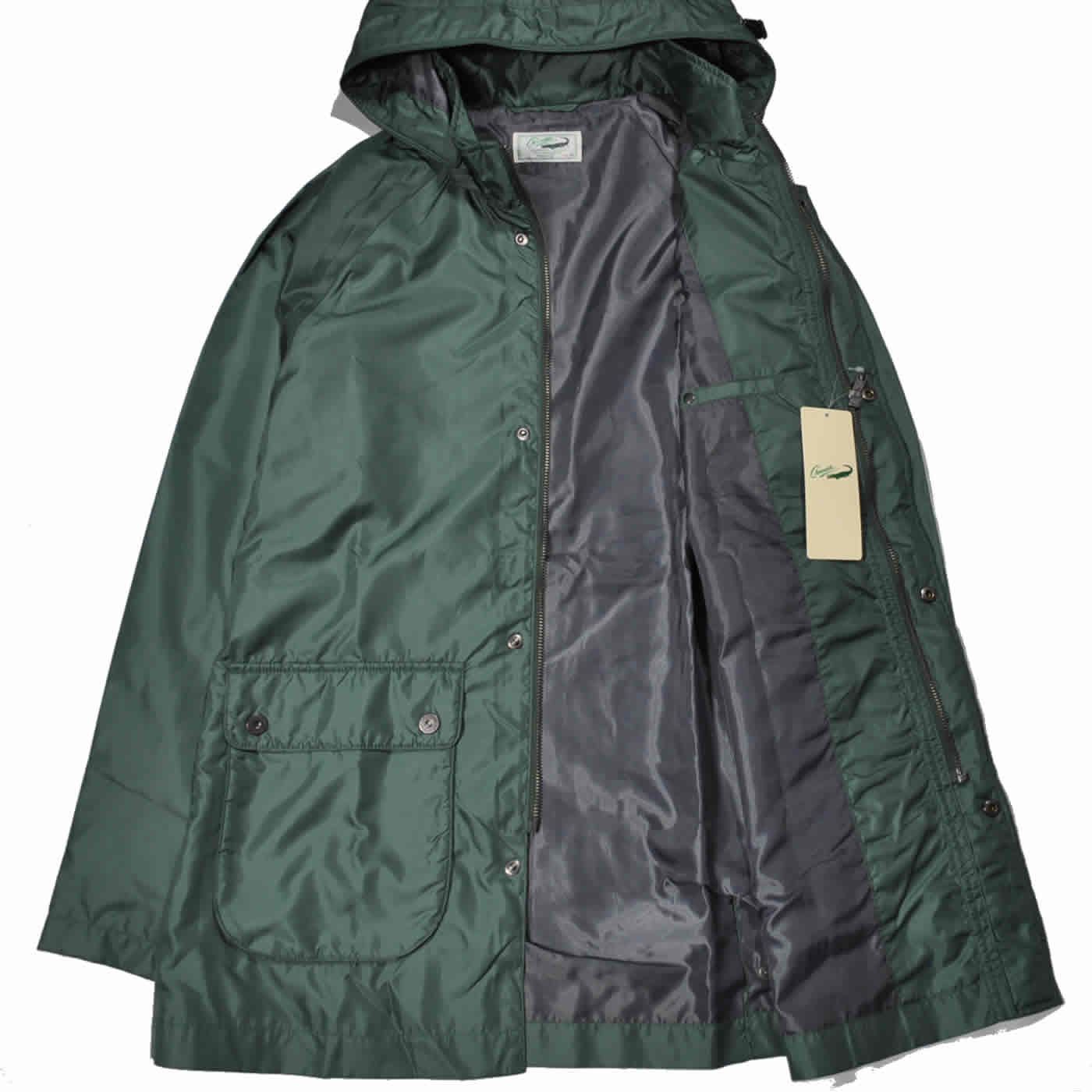 軽量ウインドブレーカー