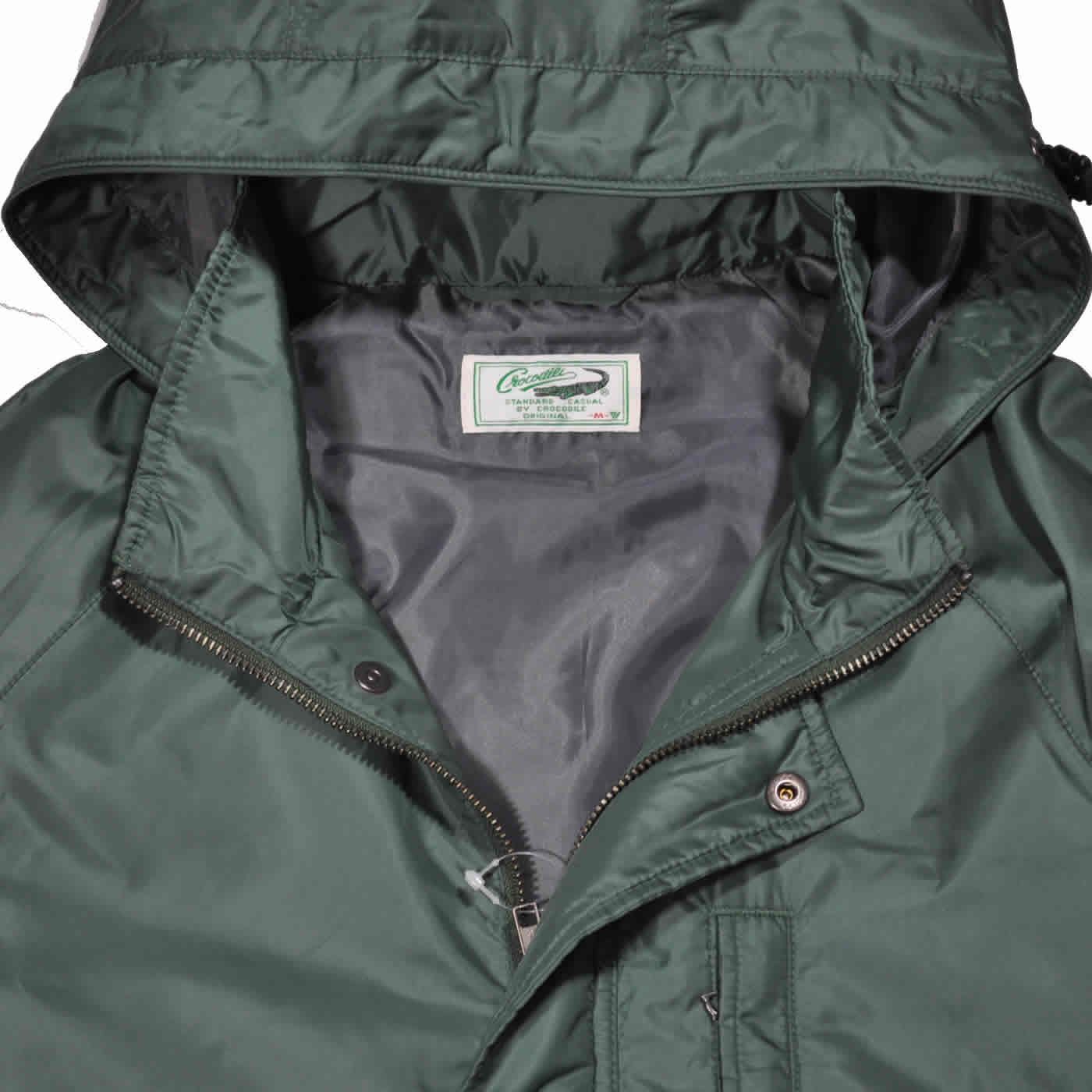 軽量ウインドブレーカー