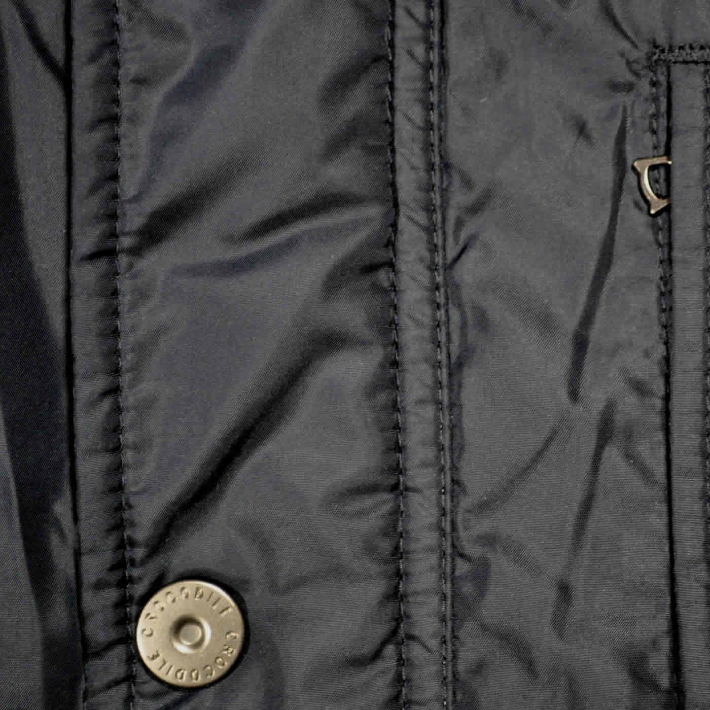 軽量ウインドブレーカー