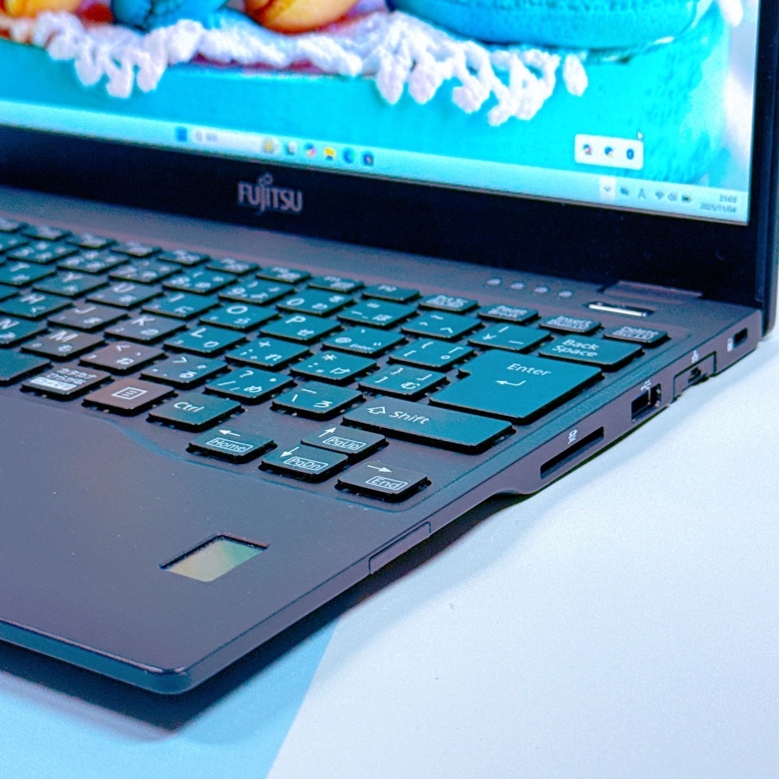 第8世代i5✨SSDでサクサク！カメラ付薄型ノートパソコン✨すぐ使える