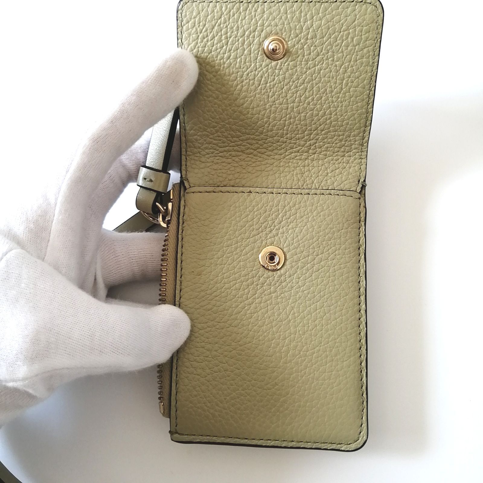 ネックストラップ付き