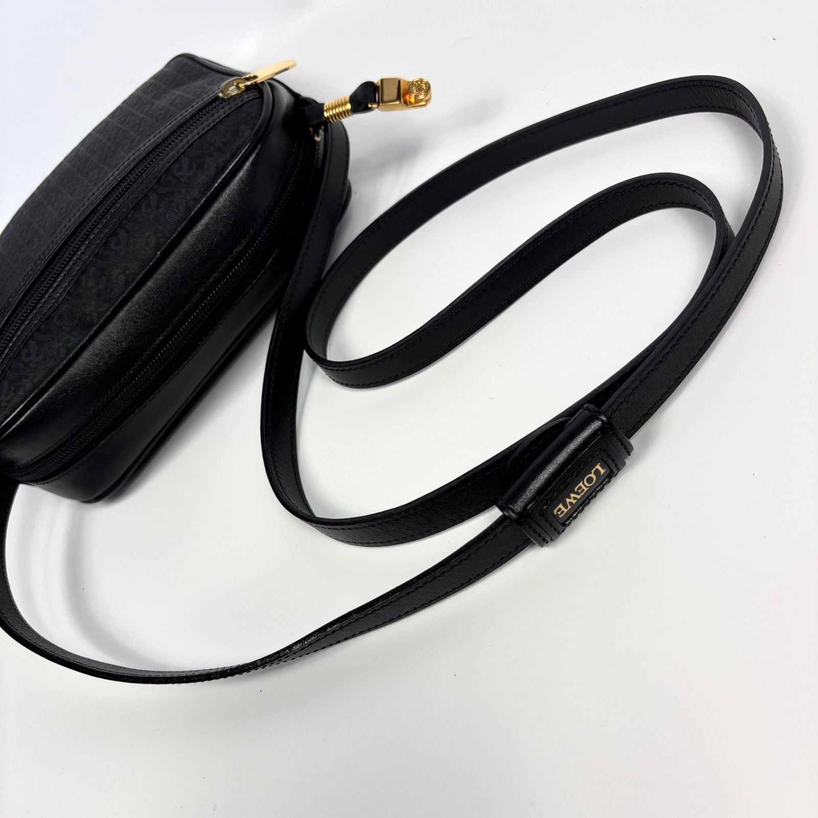 【良品】LOEWE ショルダーバッグ　ポシェット　レザー　黒　リピートアナグラム 楽天市場】【バッグ】LOEWE ロエベ リピートアナグラム ショルダー