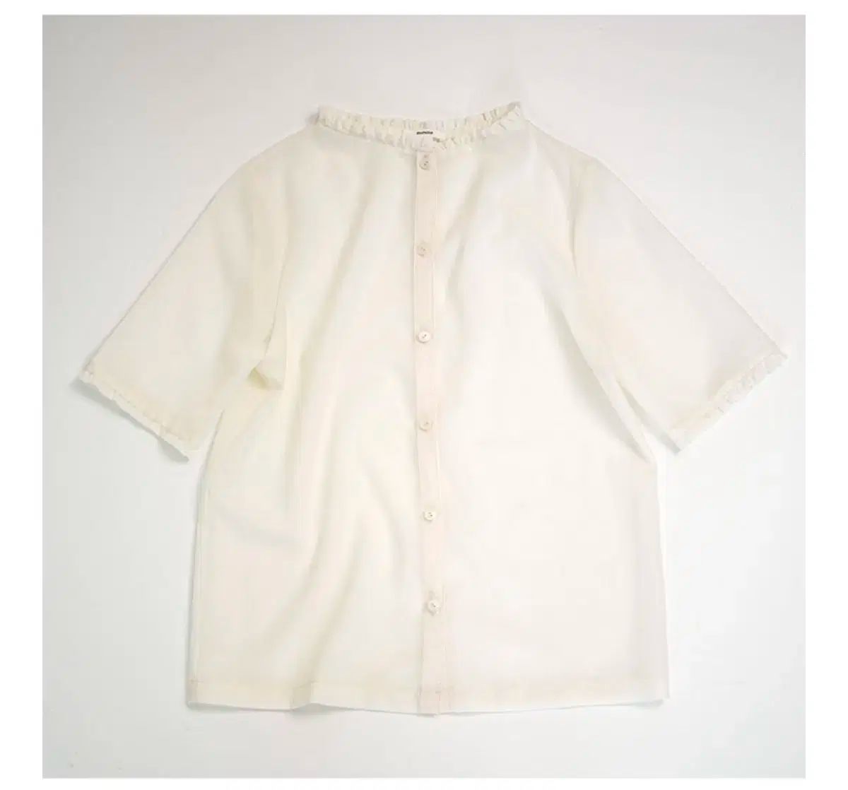 フリルネックブラウス クリーム