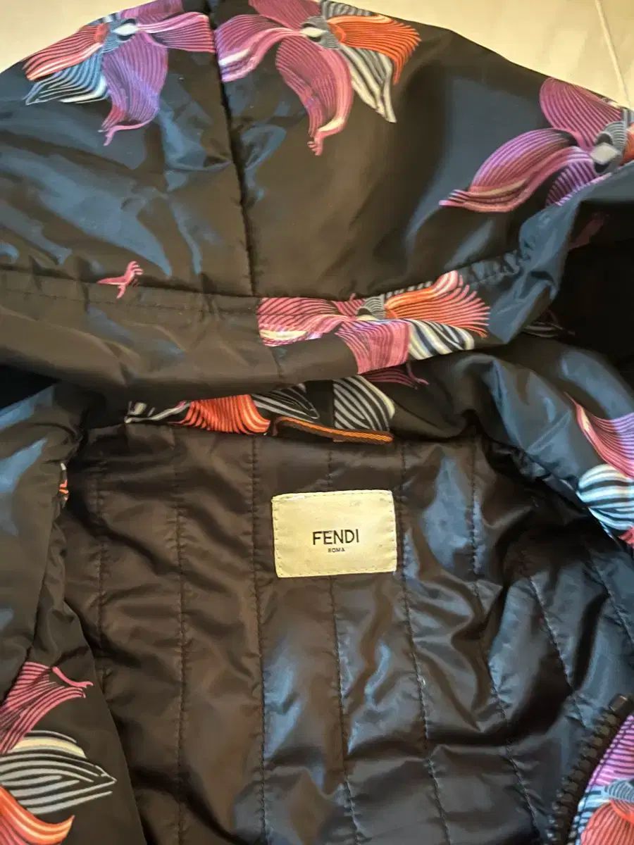 フェンディ ローマ フラワー プリント ダウン アウター