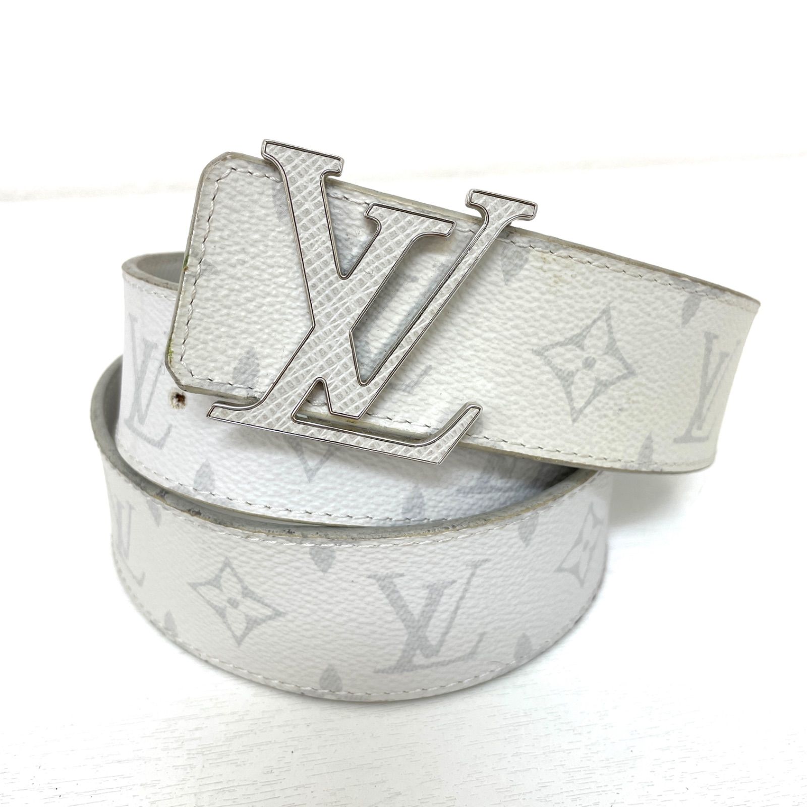 ⭐️良品⭐️ ルイヴィトン ベルト ユタ サンチュール LVイニシャル ルイ・ヴィトン(LOUIS VUITTON)ルイ・ヴィトン サンチュール LV