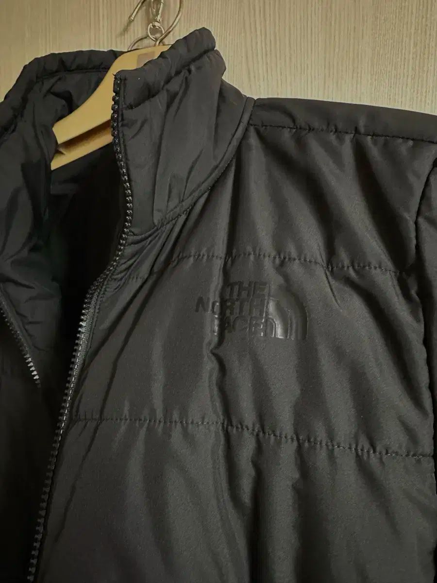 ノースフェイス プリマロフト 軽量ダウン