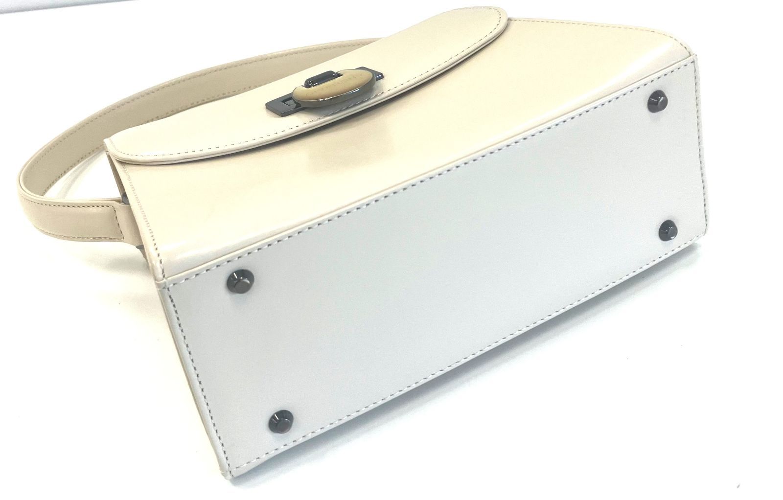 GIVENCHY ジバンシィ レザーハンドバッグ ：A3204 - メルカリ