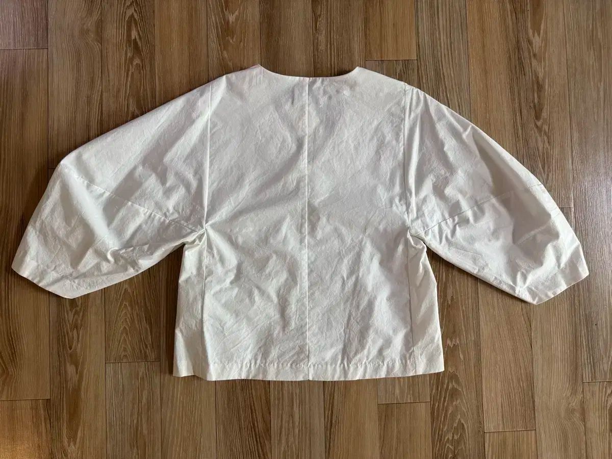  ロイック Loyiq バルーン袖 ブラウス 白 長袖 シャツ ブラウス