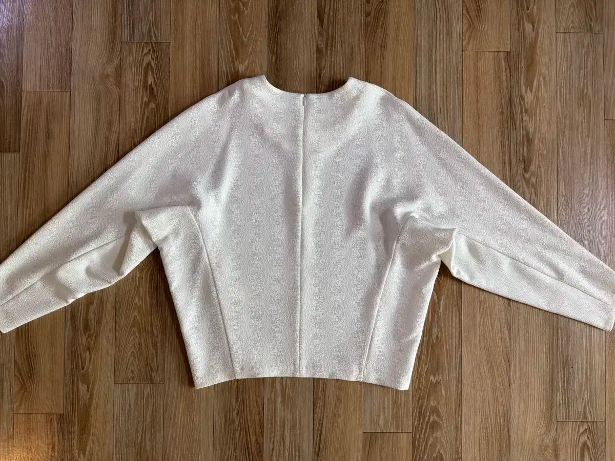 白 長袖ブラウス