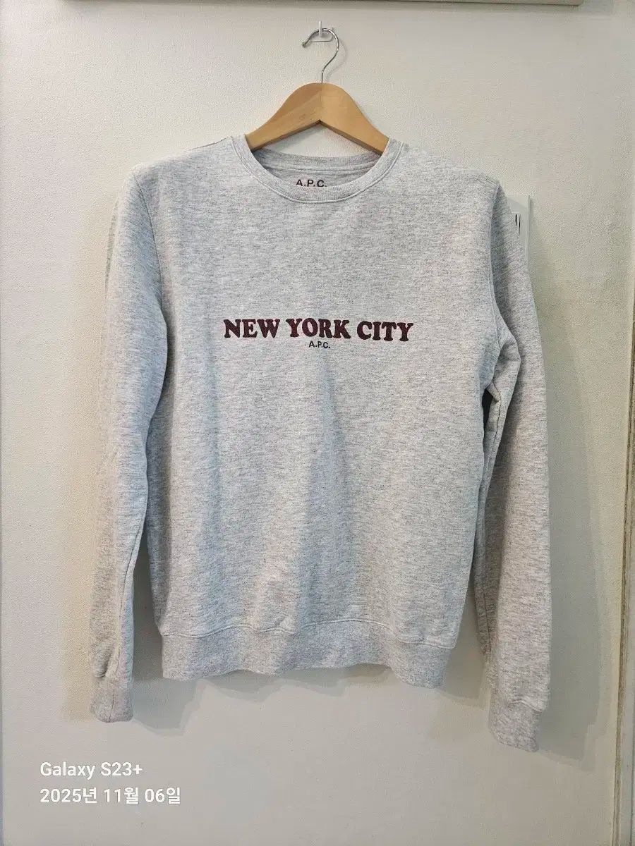 A.P.C. アペセ NYC グレー スウェットシャツ