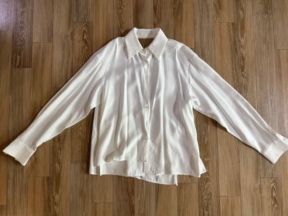 ロイック Loyiq バックスリット リボン結び シャツ 白