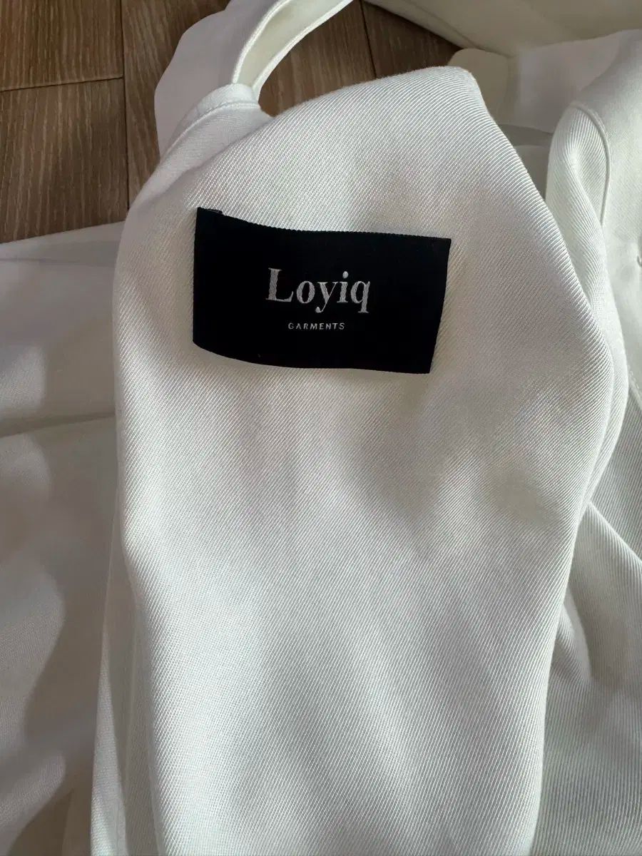  ロイック Loyiq バックスリット リボン結び シャツ 白 長袖 シャツ ブラウス