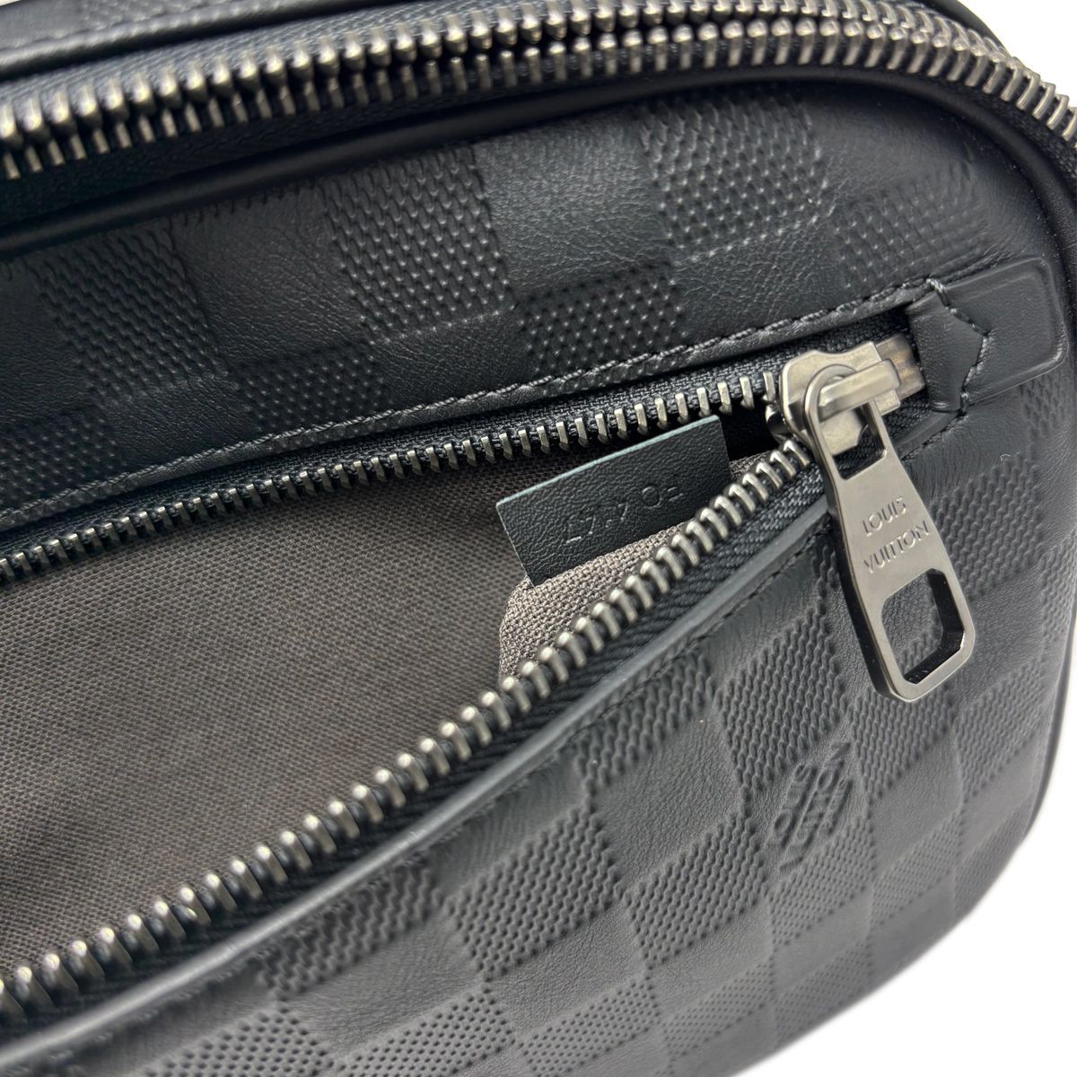 ルイヴィトン バッグ ダミエアンフィニ アンブレール ボディバッグ N 41288 ブラック メンズ