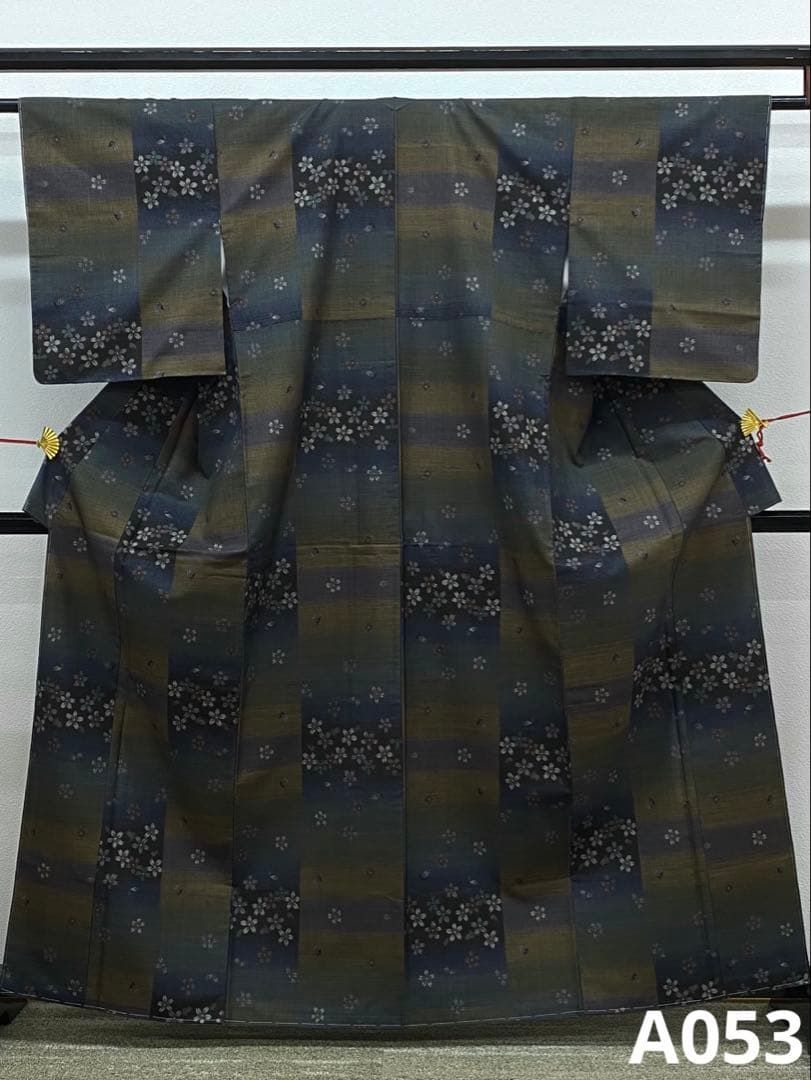 本場大島紬 桜 正絹 躾糸付き A053