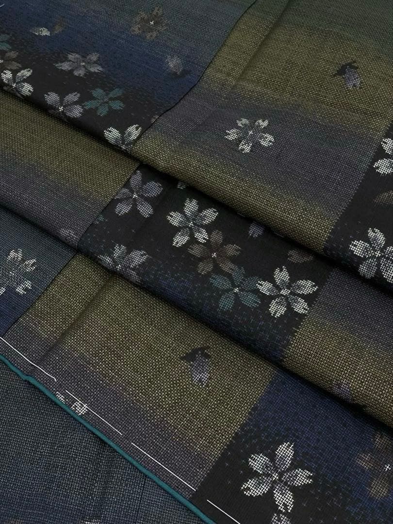 本場大島紬 桜 正絹 躾糸付き A053