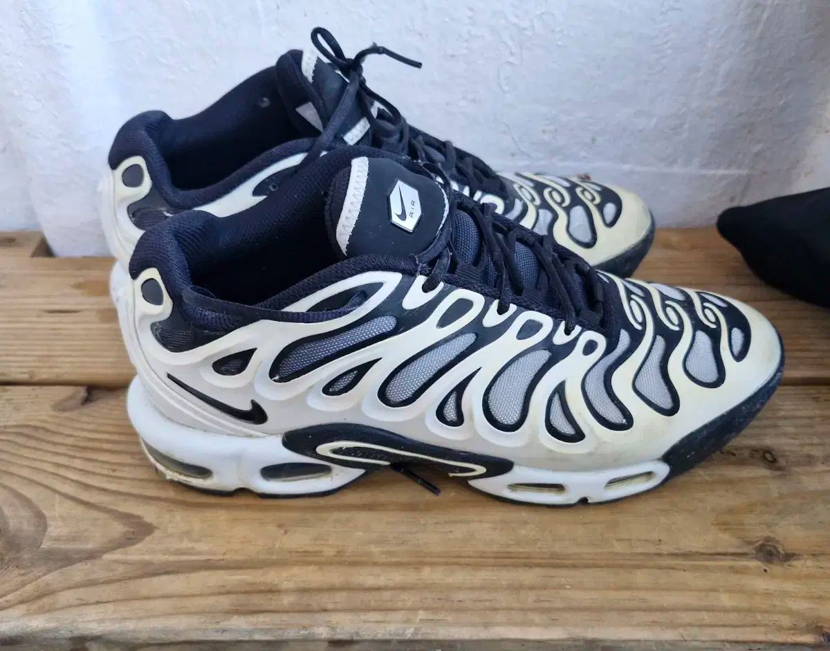 ナイキ メンズ スニーカー エア マックス プラス ドリフト 255