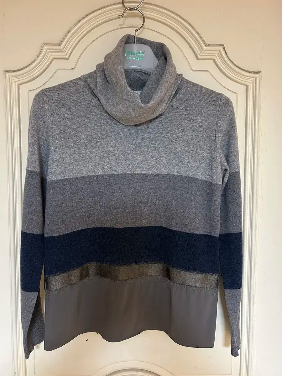 パビアナフィリッピ タートルネック ニット