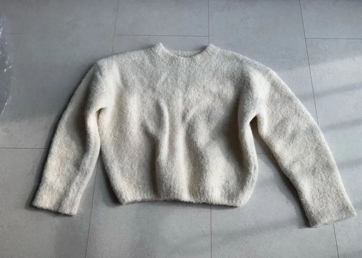 レター アルパカ ブークレ ニット クリーム