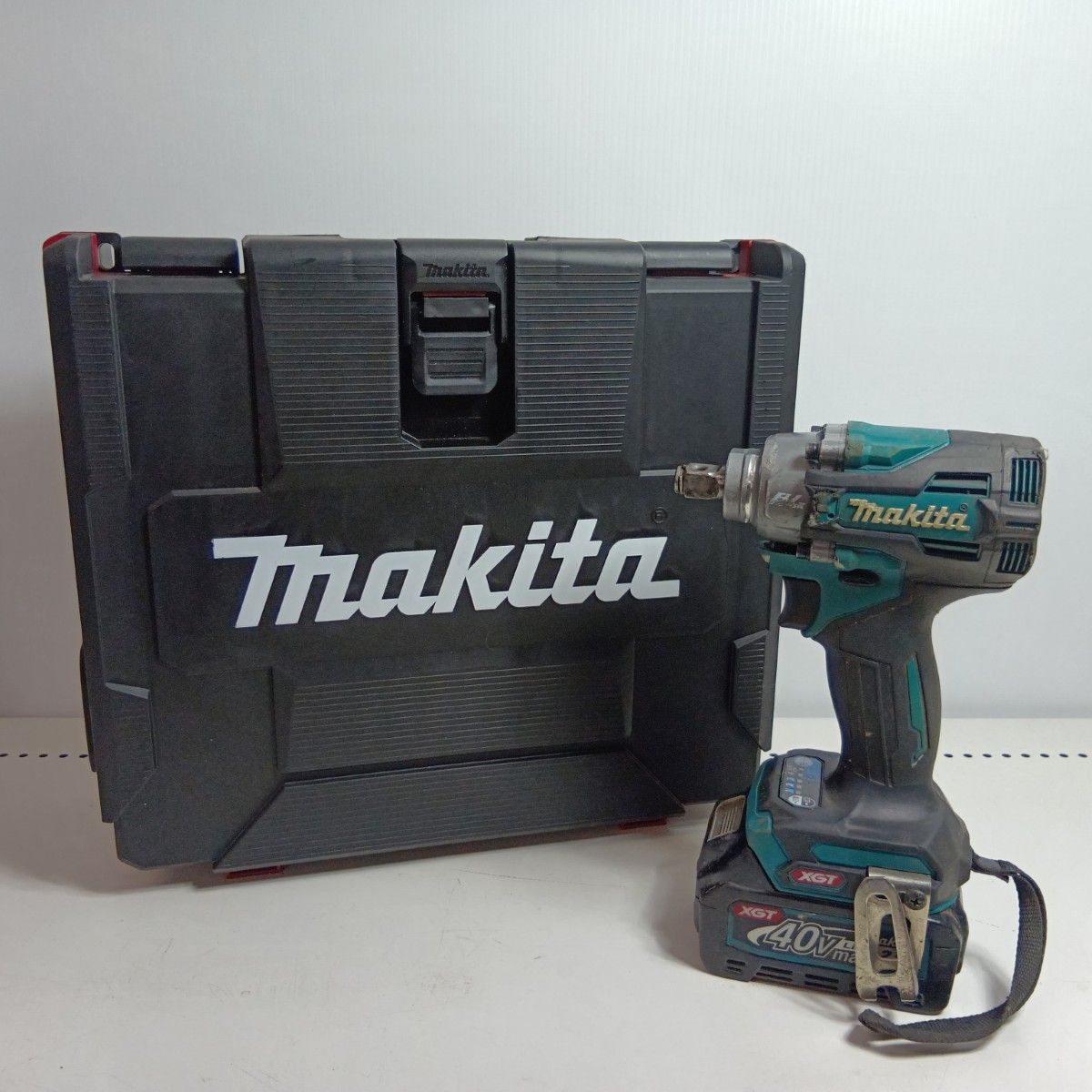 MAKITA マキタ インパクトレンチ TW004GRDX ブルー 程度C 充電器 充電池2個 ケース付 コードレス式 40v 2.5Ah 207回 0068227Y キズ ヨゴレ有