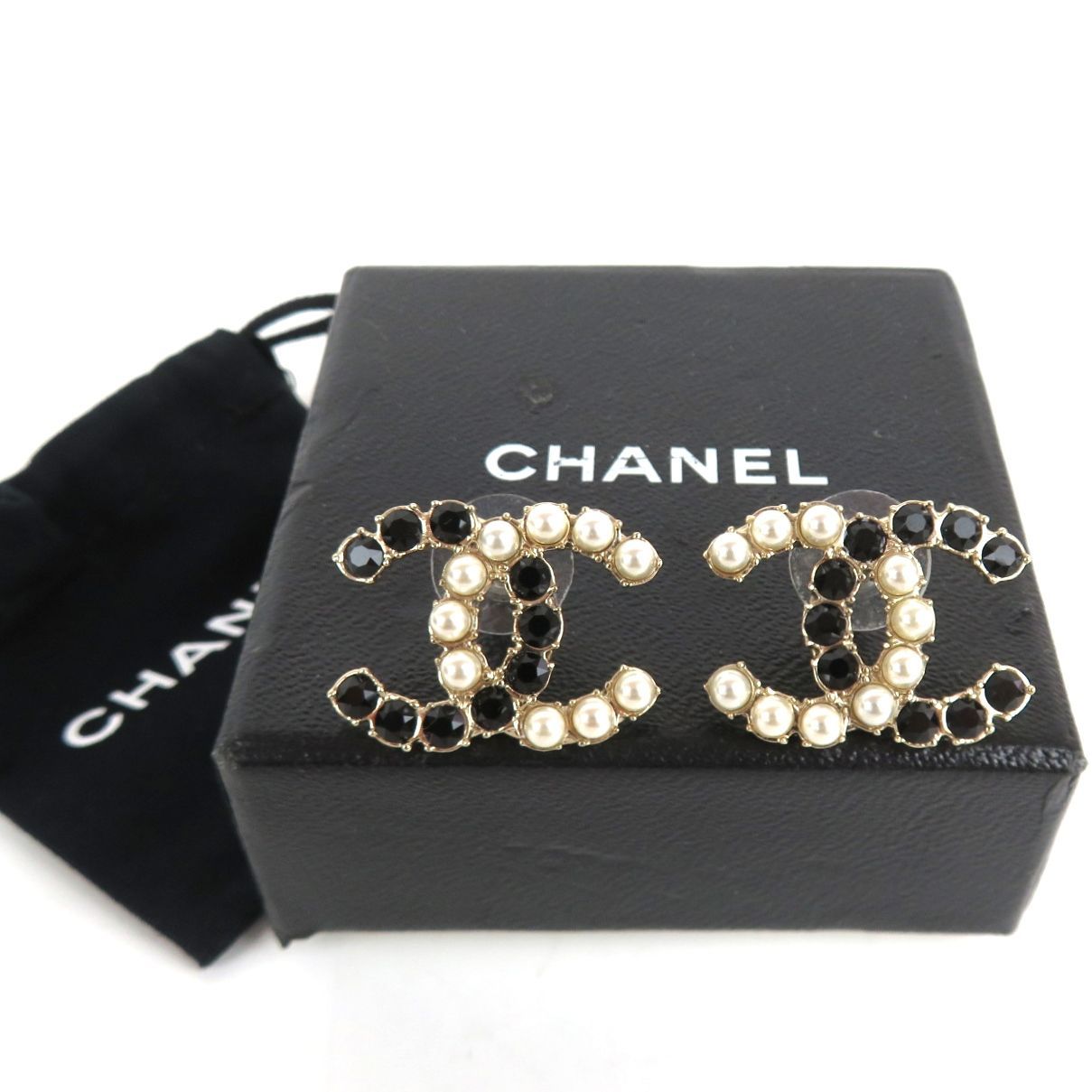 CHANEL シャネル フェイクパールｘラインストーン ブラック CC ピアス ココマーク B20 ホワイト ブラックイタリア製 保存袋 外 rk10159