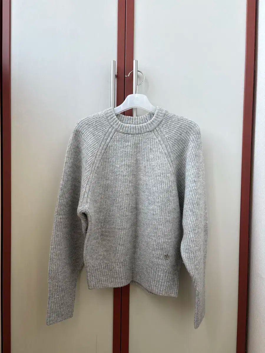 オンアンドオン ラウンドネック