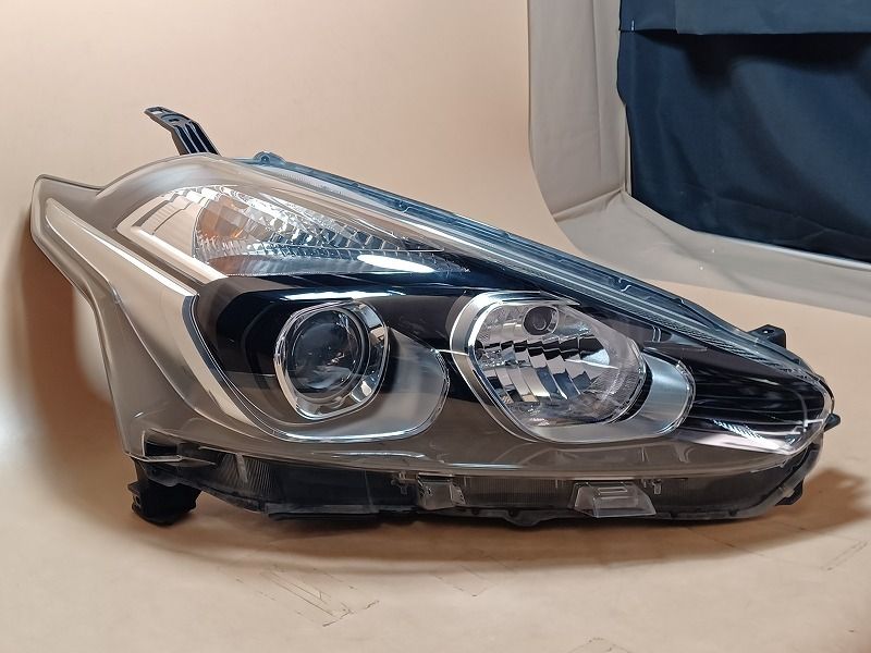 トヨタ・シエンタ ヘッドライト 右側用 トヨタ シエンタ NSP170/NHP170