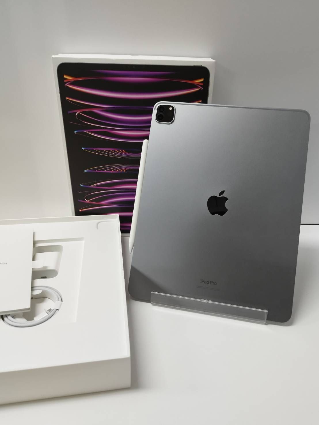 Wi-Fiモデル iPad Pro 第6世代 12.9インチ 256GB A2436 MNXR3J A