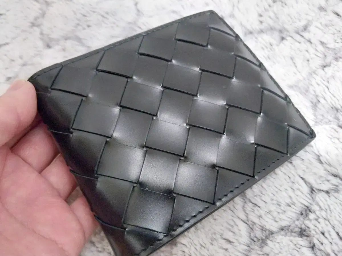 ボッテガ ヴェネタ イントレチャート 光沢 メンズ 二つ折り財布