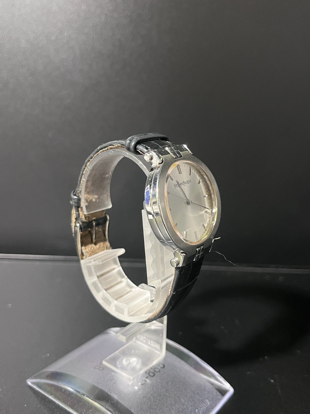 イヴサンローラン 時計 シルバー文字盤 QZ B25110376