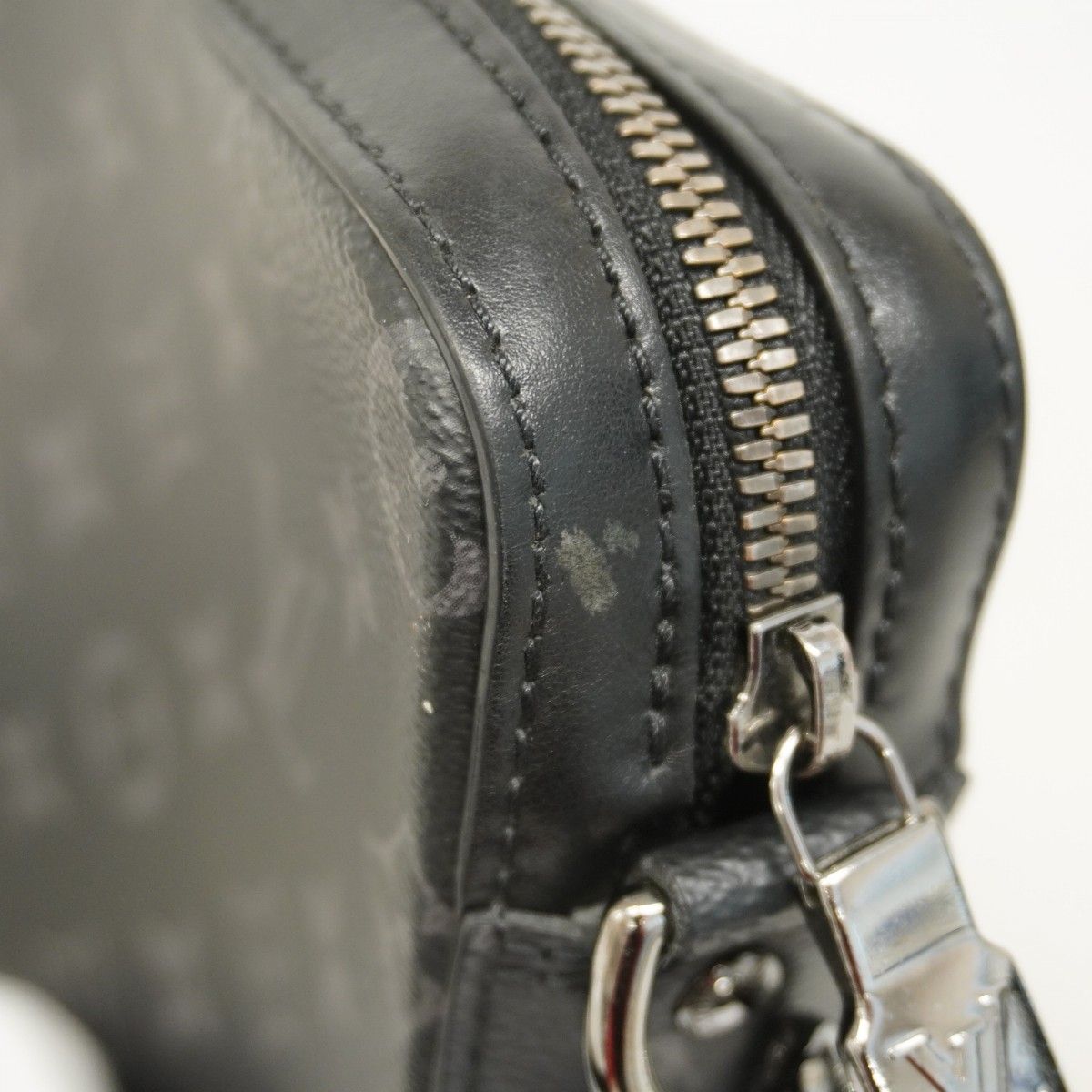 5me6557-h】ルイヴィトン ショルダーバッグ モノグラム・エクリプス  