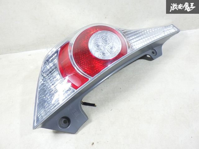 アクア NHP10 左テールランプ・テールライト S スタンレー 52-252