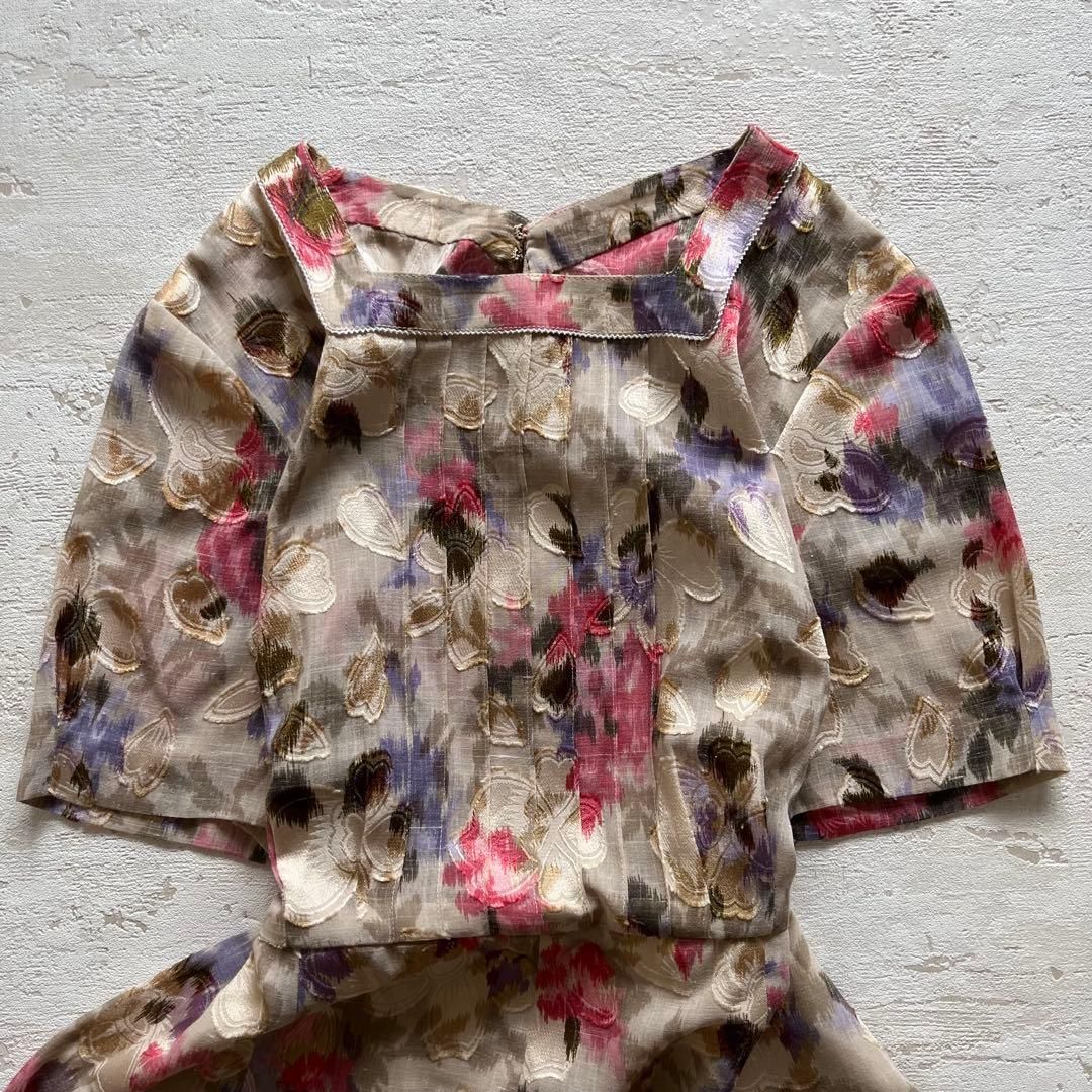 昭和レトロ花柄刺繍入り半袖ロングワンピーススクエアネックフリーサイズベージュP 1