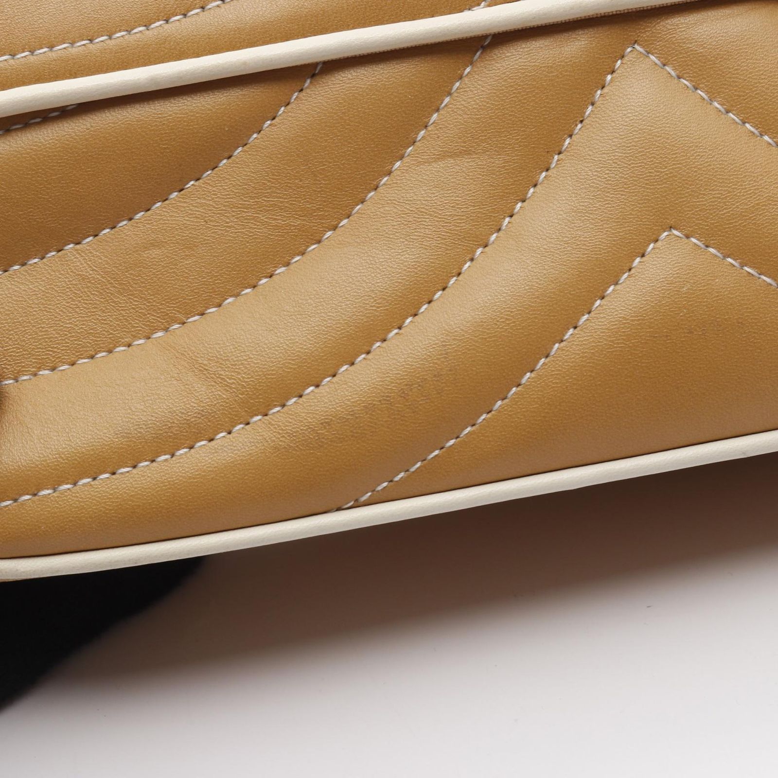 シャネル ウェーブステッチ