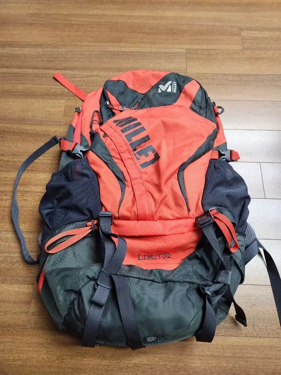 ミレー 登山リュック リーミット32 オレンジ/ブラック 【公式通販】