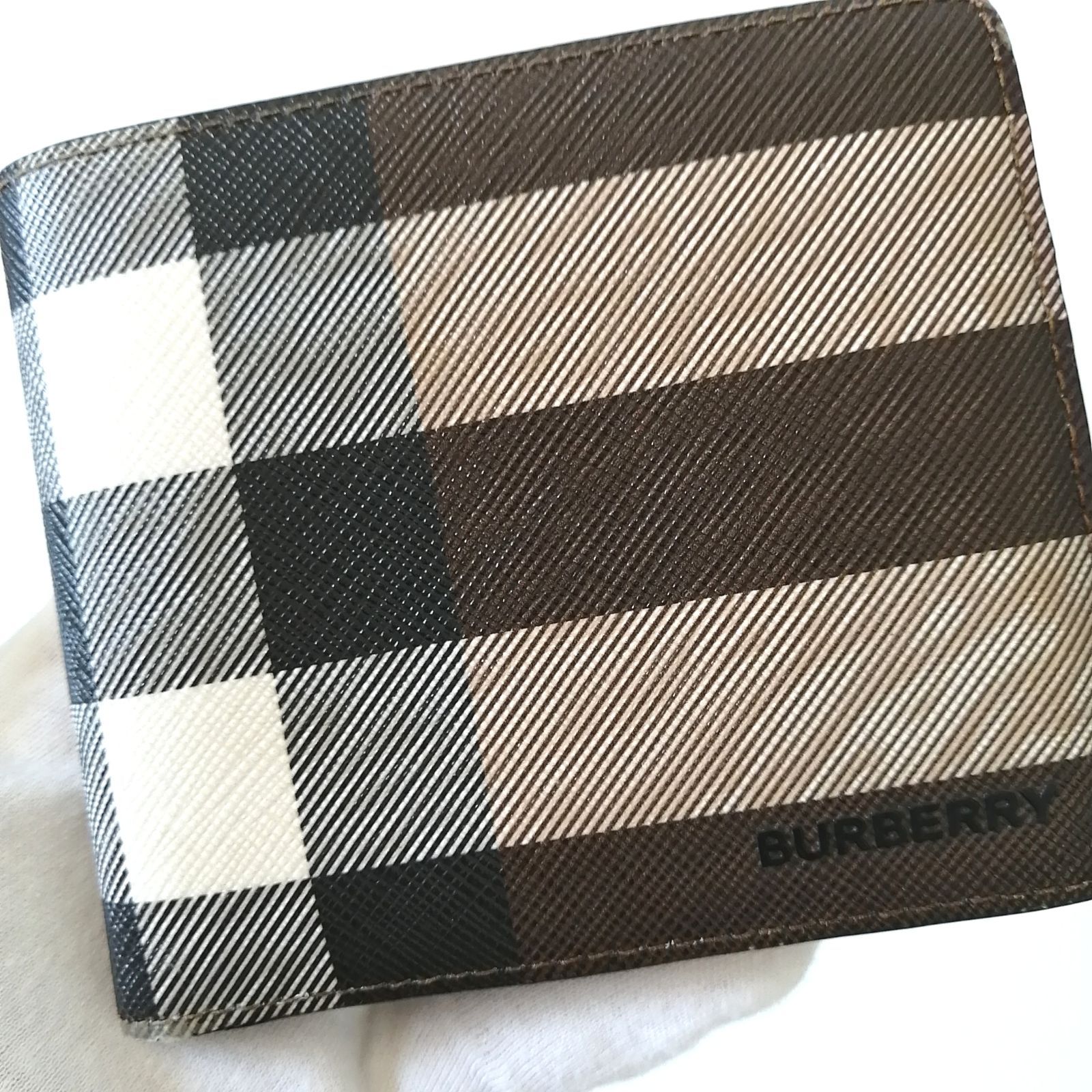 二つ折り財布 チェック