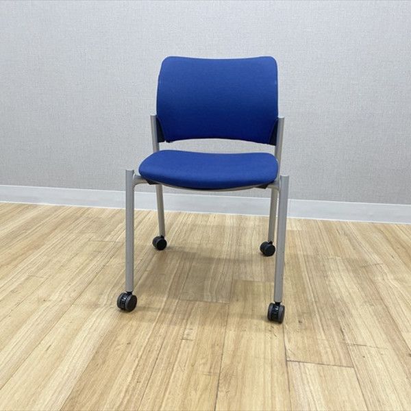会議椅子 スタッキング 肘無 8147 4本脚 キャスター付 オカムラ ミディアムブルー