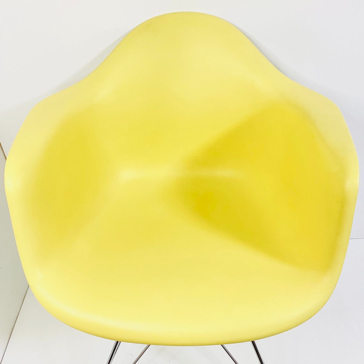 アームシェルチェア エッフェルベース