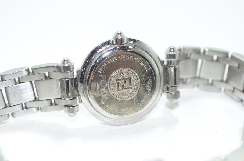 クォーツ ステンレススチール