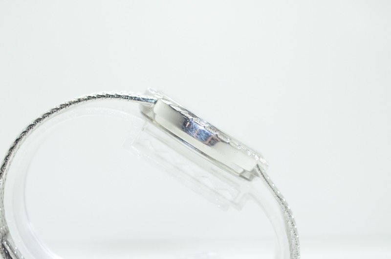 スイス製クォーツ ブルーシェル文字盤