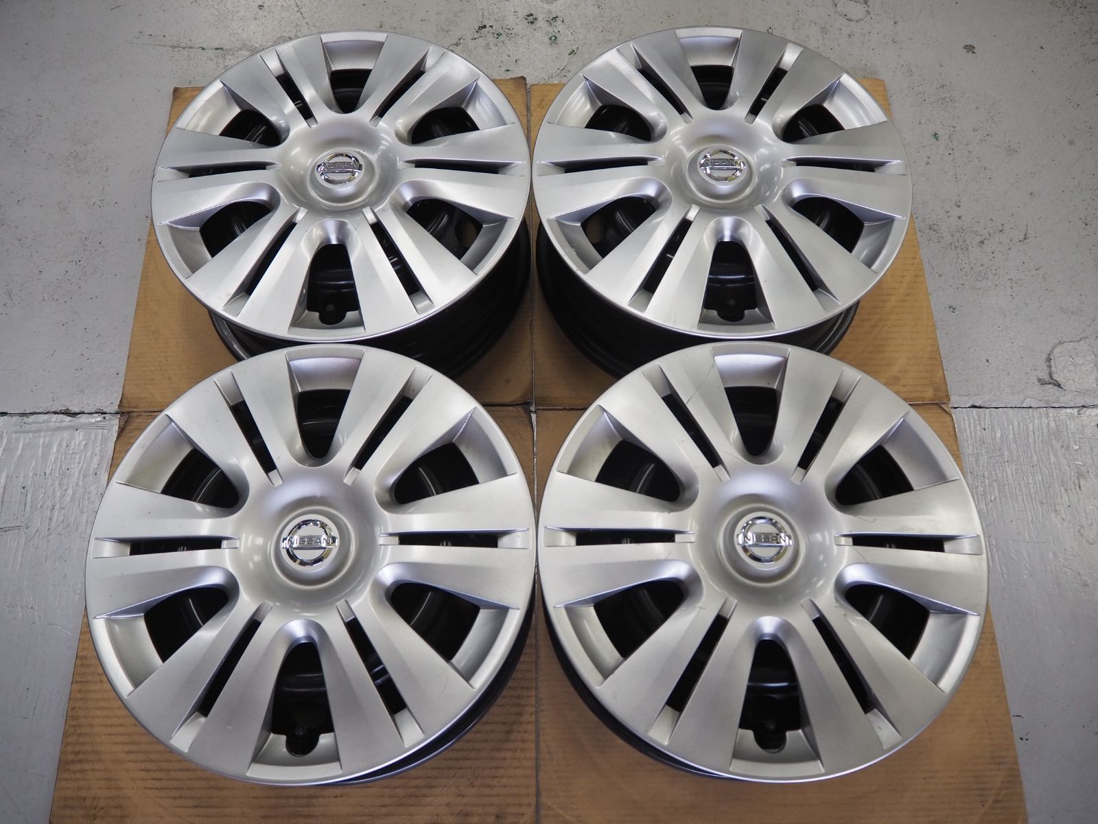 NV 350 キャラバン スチールホイール 15 inch 5 J 6 H 139 7 45 GY アイスナビカーゴ 195 80 R 107 105 スタッドレス 製