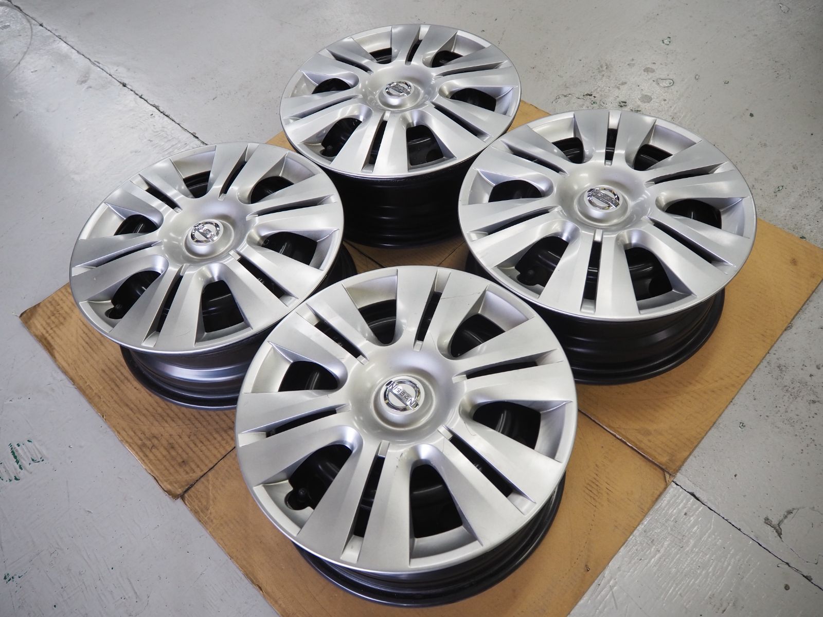 NV 350 キャラバン スチールホイール 15 inch 5 J 6 H 139 7 45 GY アイスナビカーゴ 195 80 R 107 105 スタッドレス 製