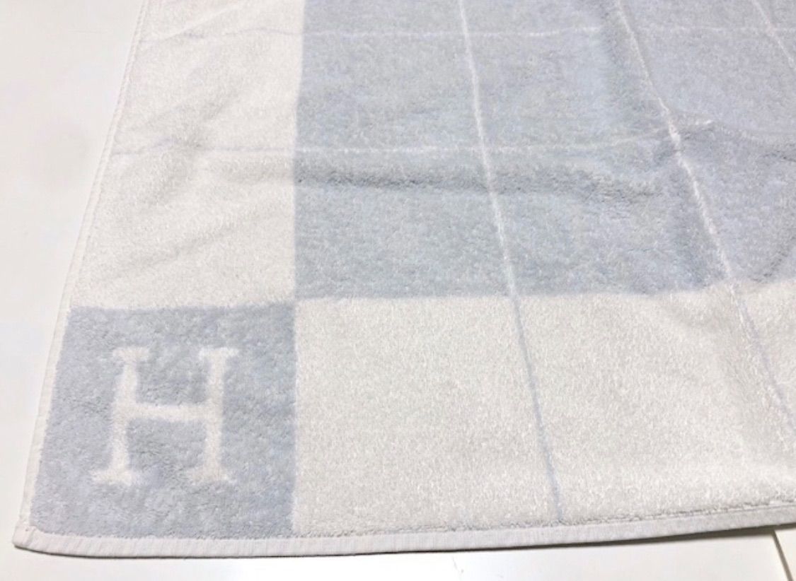 参考価格¥40 700 仏製 エルメス バスラップ アヴァロン Hロゴ おくるみ ベビータオル バスタオル コットン100% ブルー 2A48