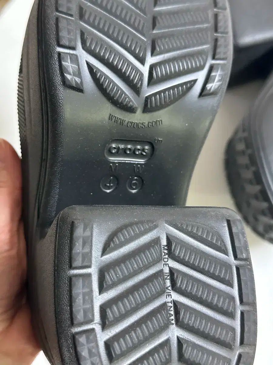 230 Crocs サイレン クロッグ ブラック