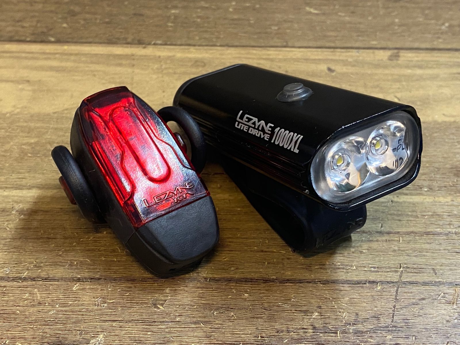 JN811 レザイン LEZYNE LITE DRIVE 1000XL|KTVリアライト 前後ライトセット 点灯 済み