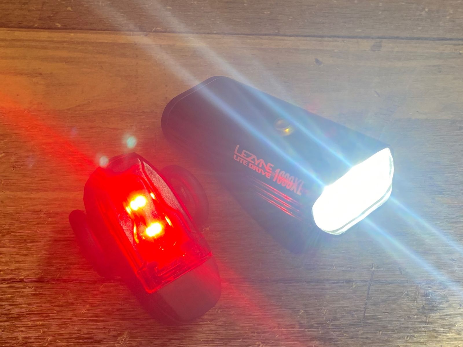 JN811 レザイン LEZYNE LITE DRIVE 1000XL|KTVリアライト 前後ライトセット 点灯 済み