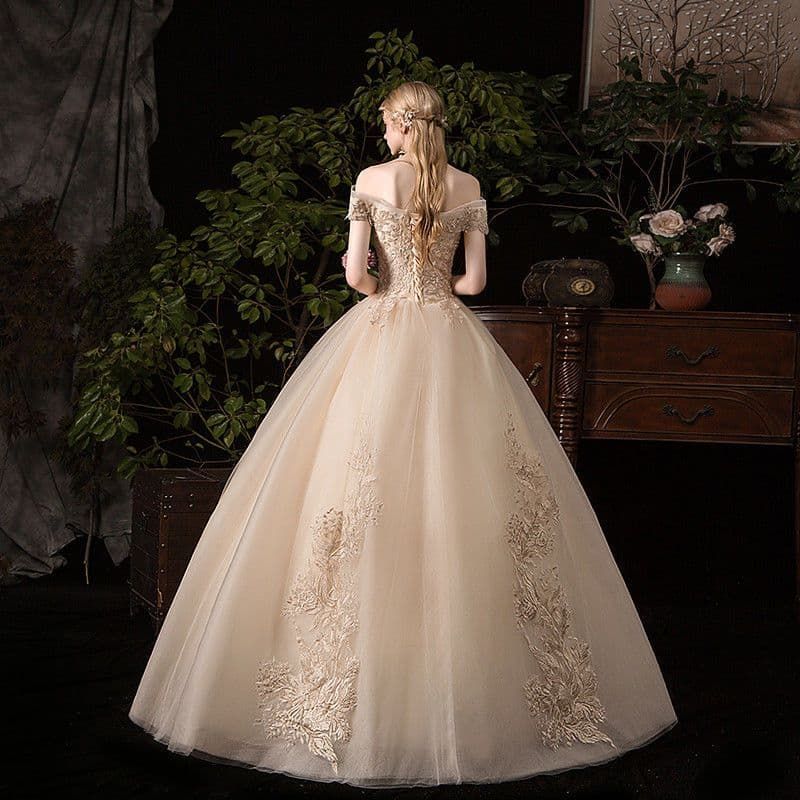 ️シャンパンゴールドに咲く花刺繍が美しいクラシカルプリンセスドレス