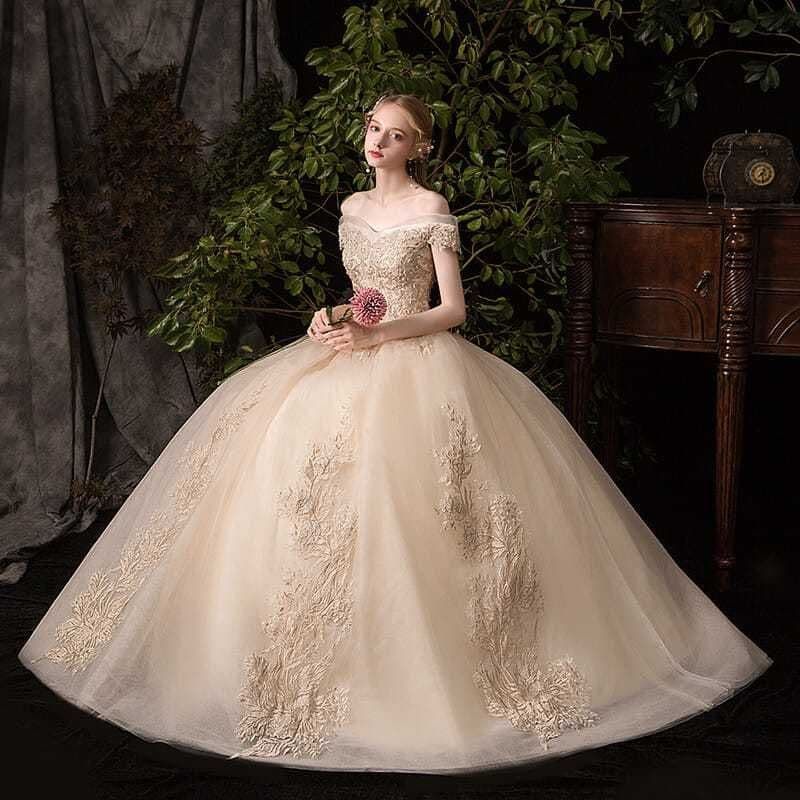 ️シャンパンゴールドに咲く花刺繍が美しいクラシカルプリンセスドレス